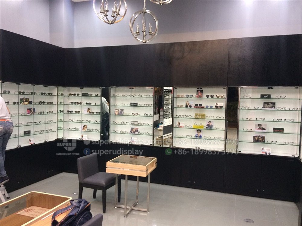 ray ban sunglasses showroom