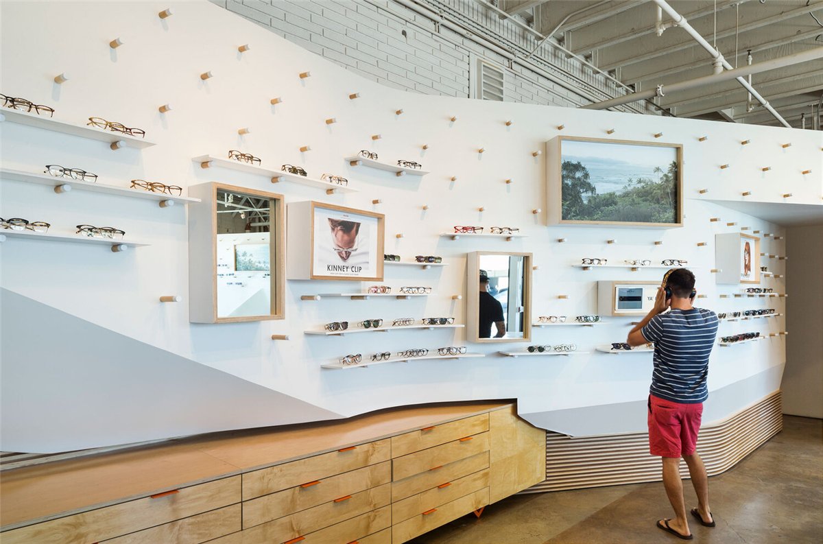 How to Build A Sunglasses Shop to Match Its Brand Language? Super U Display Group